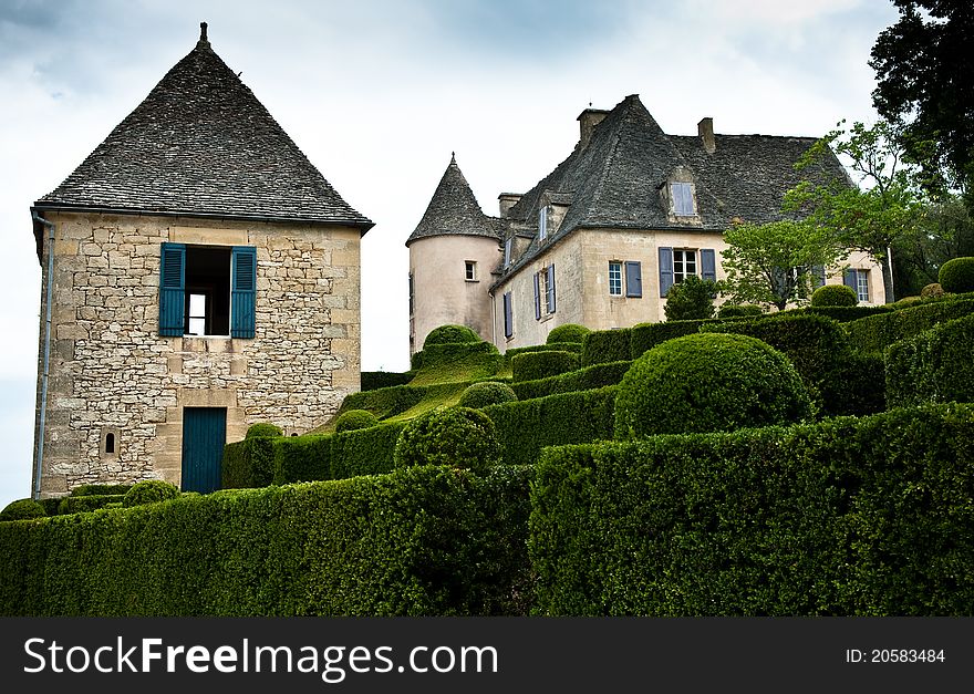 Jardins de Marqueyssac with chateau and gardens including topiary