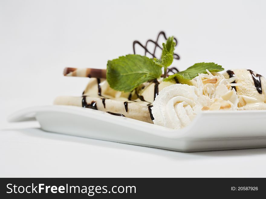 Banana Split With Chocolate Sause And Mint