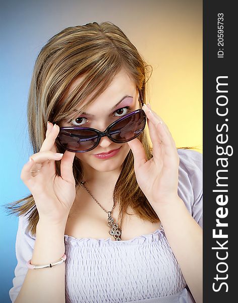 Fashion portrait of beautiful girl in sun glasses