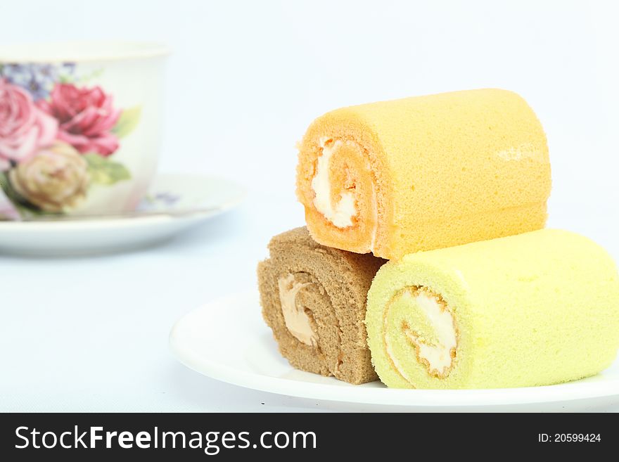 Cake roll and coffee