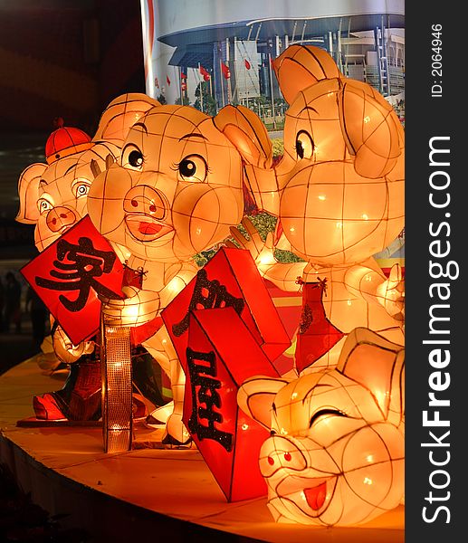 Ornamental lamp with pig shape design for Chinese new year of pig;The Chinese characters greeting means family and home rich. Ornamental lamp with pig shape design for Chinese new year of pig;The Chinese characters greeting means family and home rich.