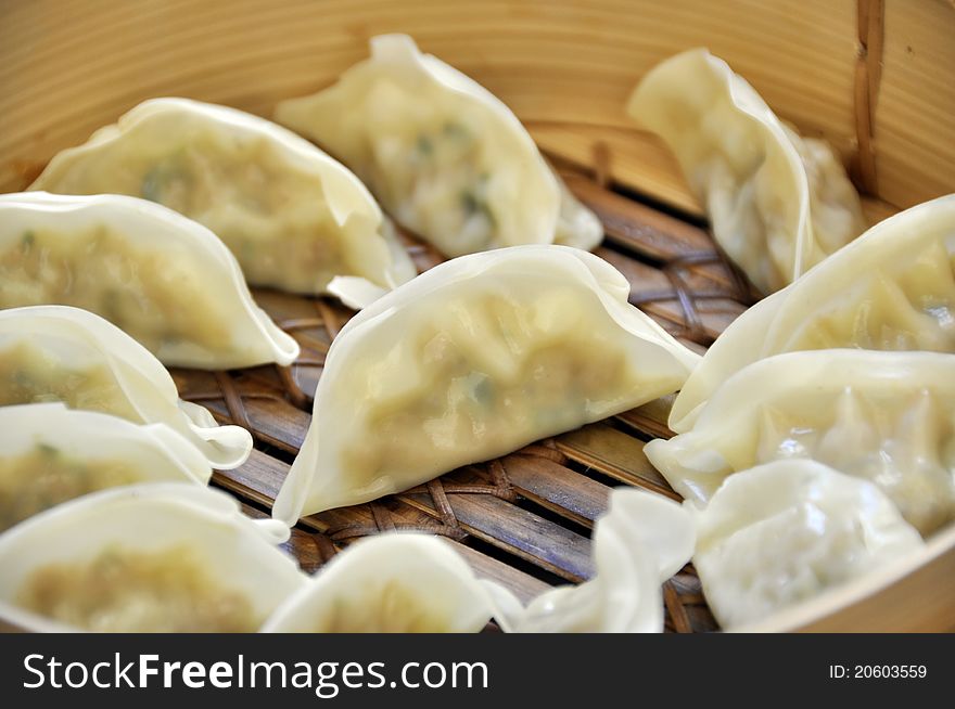 Dumplings in a bamboo steamer