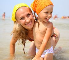 Little Girl With Her Mother At The Beach Royalty Free Stock Photography Little Girl With Her Mother At The Beach Royalty Free Stock Photography