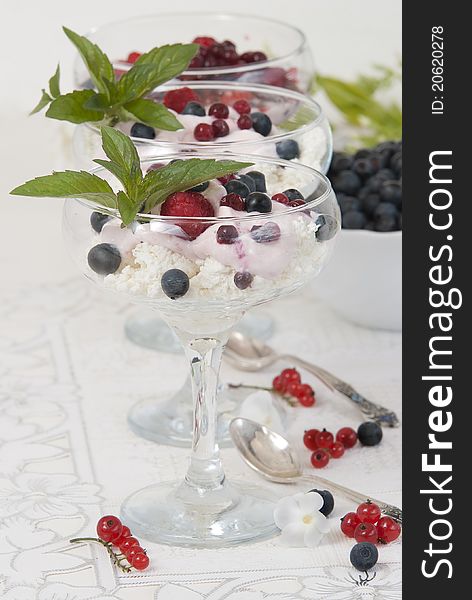 Fresh fruit yogurt with blueberries