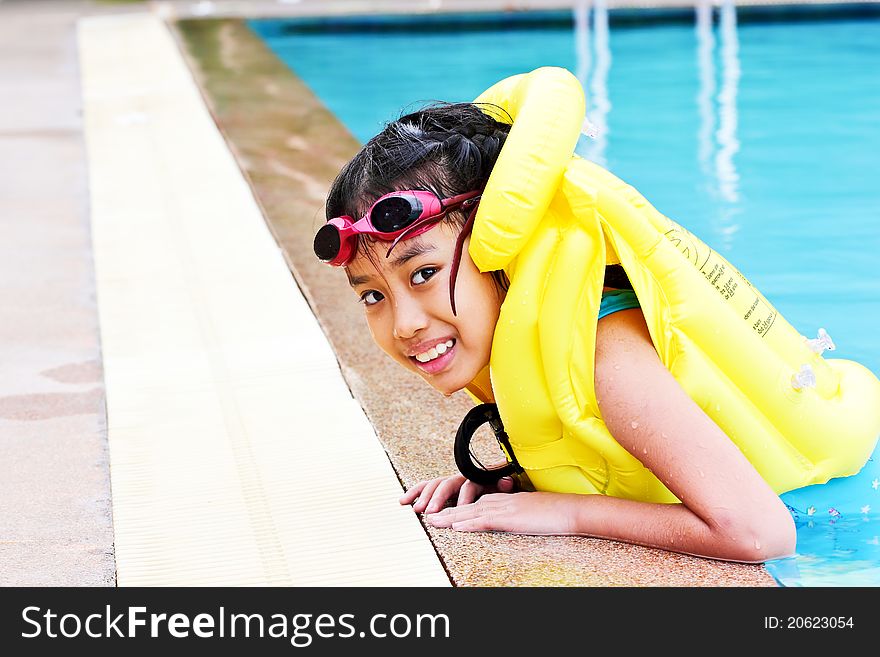 Girls are trained to swim. With the yellow life jacket. Girls are trained to swim. With the yellow life jacket.