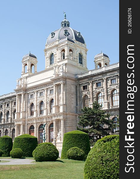 The Kunsthistorisches Museum (Museum of Fine Arts) at Maria Theresienplatz in Vienna - showing some of the gardens in front. The Kunsthistorisches Museum (Museum of Fine Arts) at Maria Theresienplatz in Vienna - showing some of the gardens in front