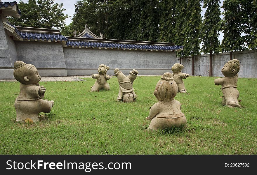 The statue of Kids in Kung Fu action.