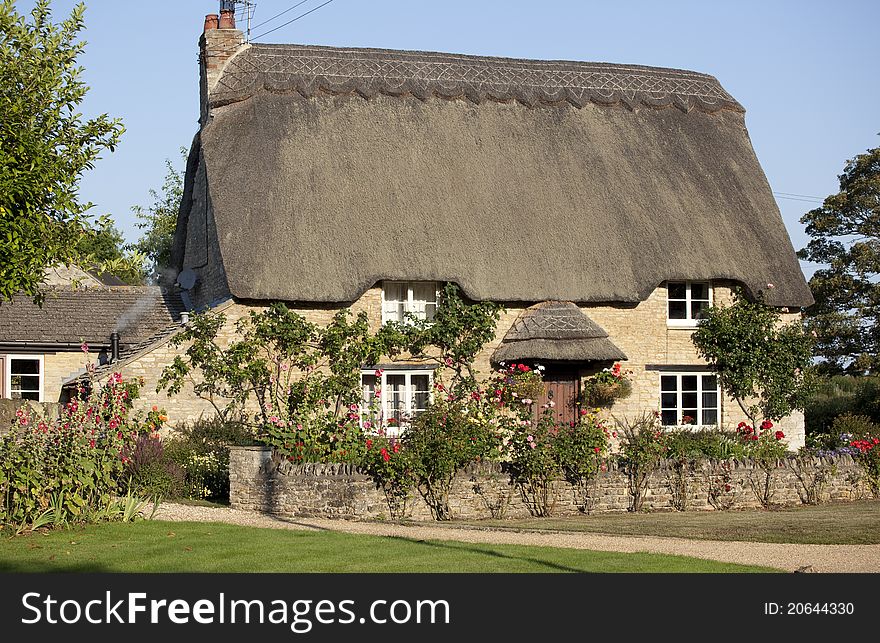 Thatched Cottage in the village of Kirklington in Oxfordhire, England. Thatched Cottage in the village of Kirklington in Oxfordhire, England