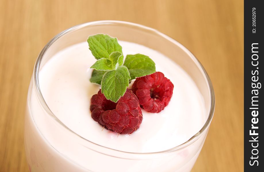 Raspberry yogurt with fresh raspberries