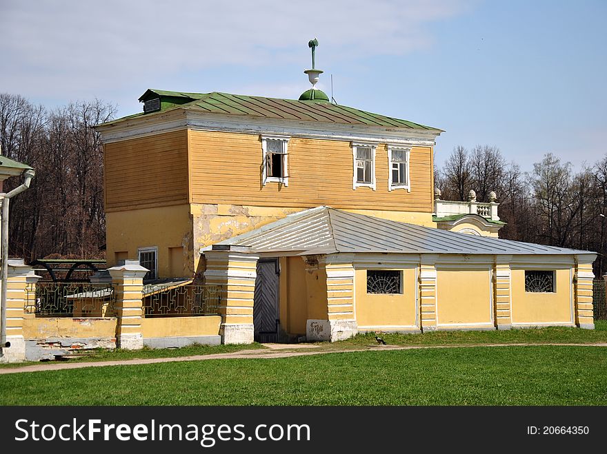 The pavilion on the estate called the Russian Duke House. The pavilion on the estate called the Russian Duke House.