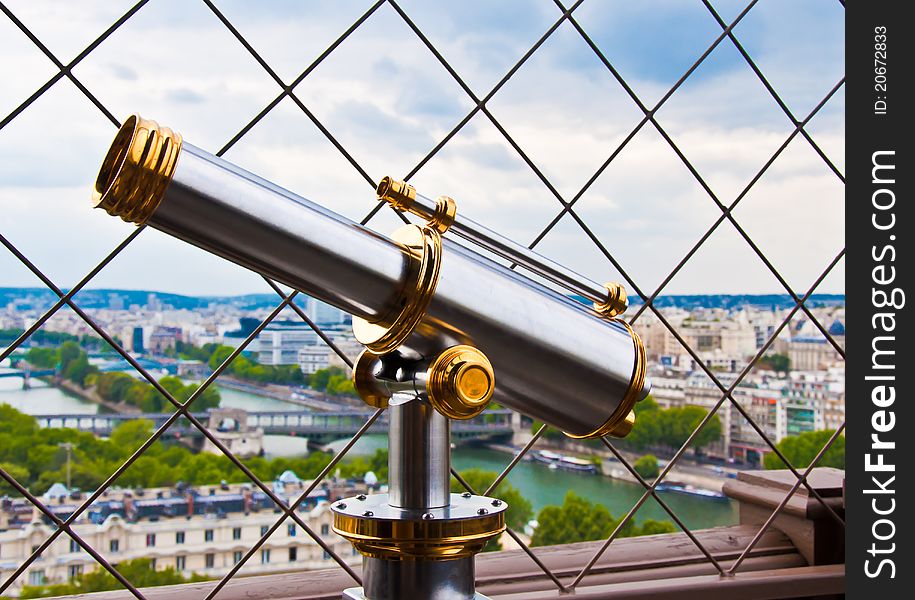 Panoramic telescope located on the Eiffel Tower