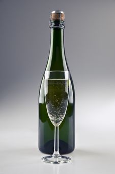 Champagne Bottle And Glass Royalty Free Stock Images Champagne Bottle And Glass Royalty Free Stock Images