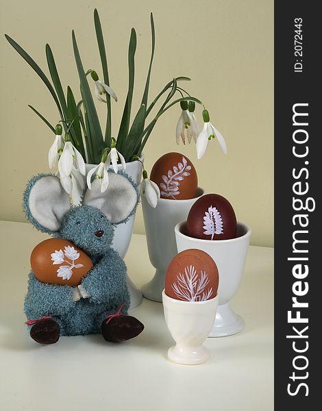 Easter eggs, a cute mouse and a bouquet of white spring flowers