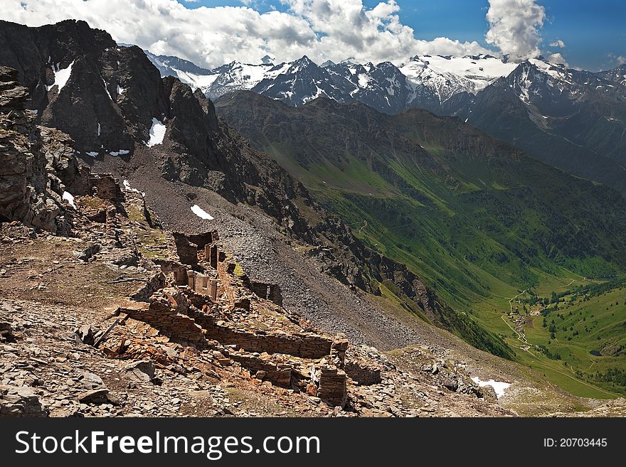 Ruins of the first global war along Italian alps