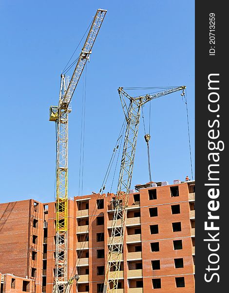 Construction of an apartment building with a crane