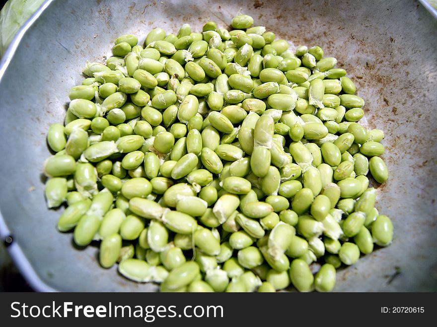 Edamame, very fresh, sell in markets.