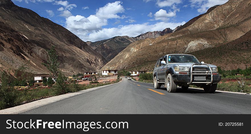 Car on the road to Tibet