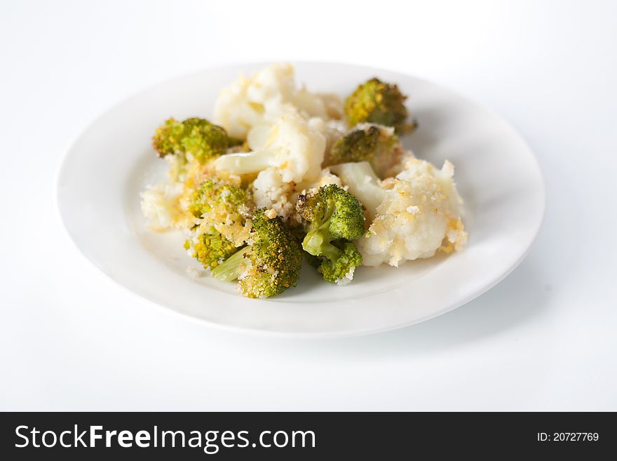 Broccoli and cauliflower gratin with cheese