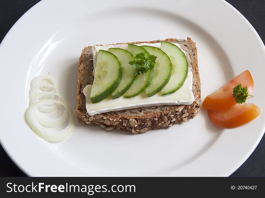 Bread With Chease And Cucumber
