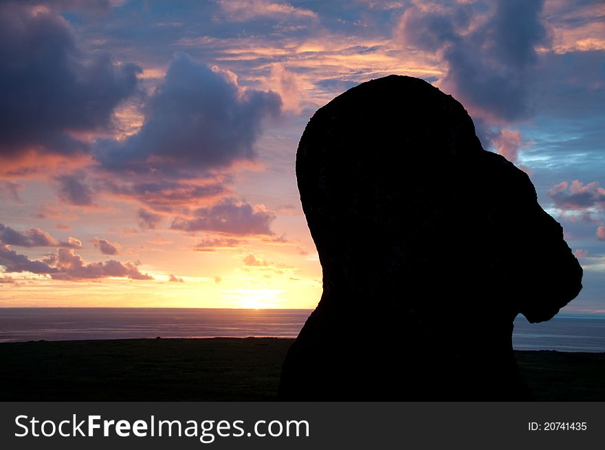 Sunrise at Rano Raraku, Easter island (Chile)