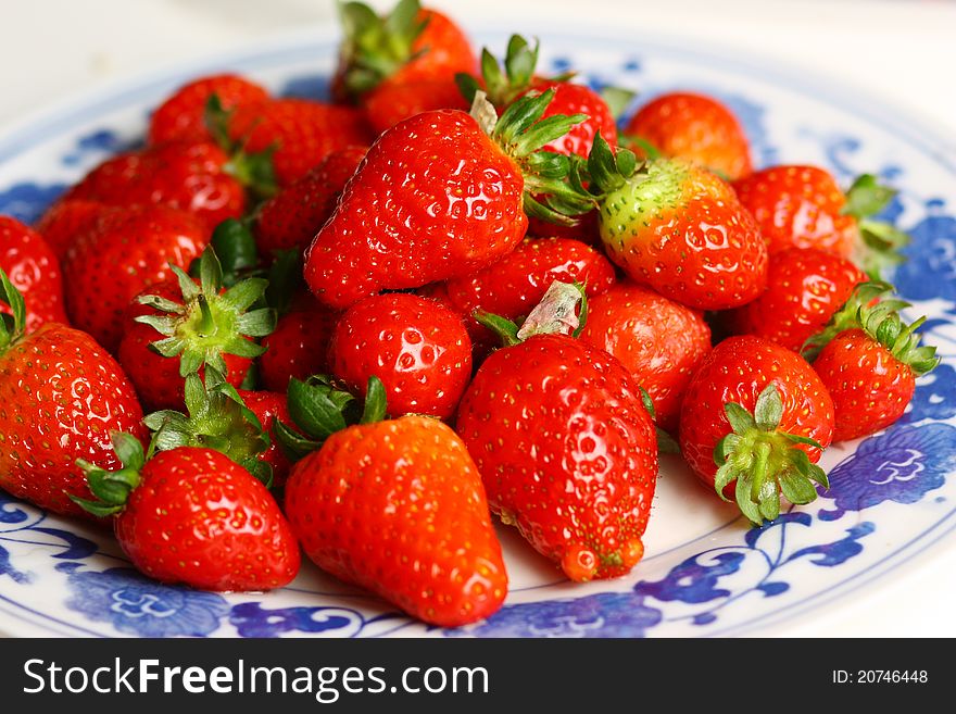 Many red strawberry in dish