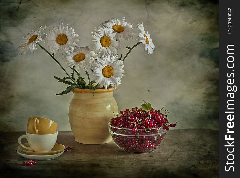 Still life with camomiles and red currant