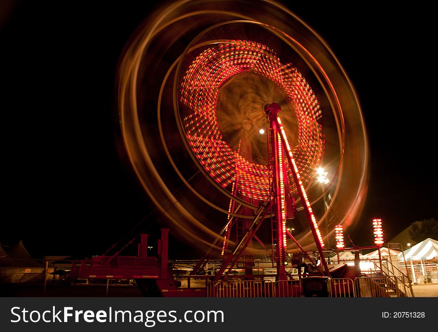 Image of a ferris wheel in motion at night, long exposure