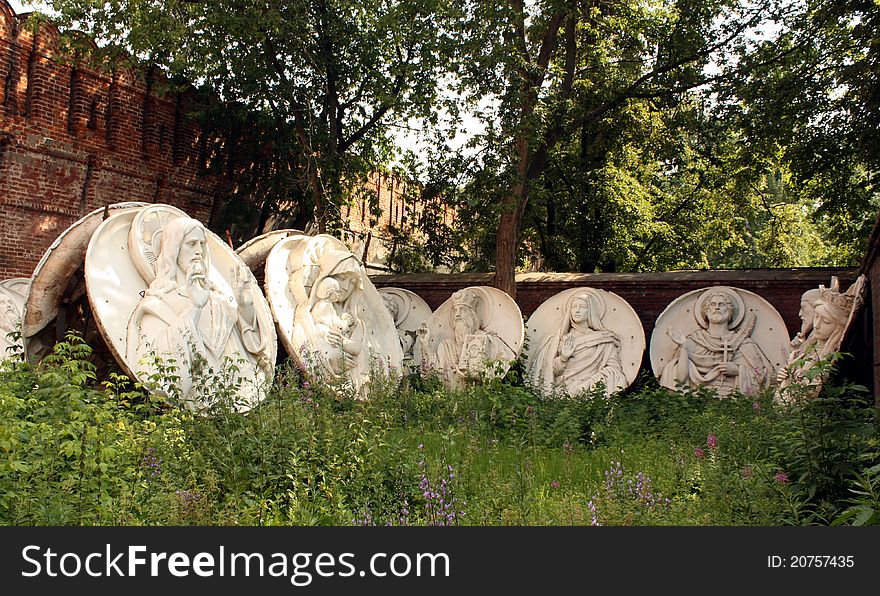 Restoration of church images of the Donskoy Monastery. - Sculptural group adorn monastery walls. Restoration of church images of the Donskoy Monastery. - Sculptural group adorn monastery walls