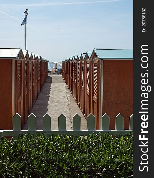 Rows of beachcabins forming a pathway to the beach