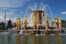 Fountain Friendship Of People Royalty Free Stock Images