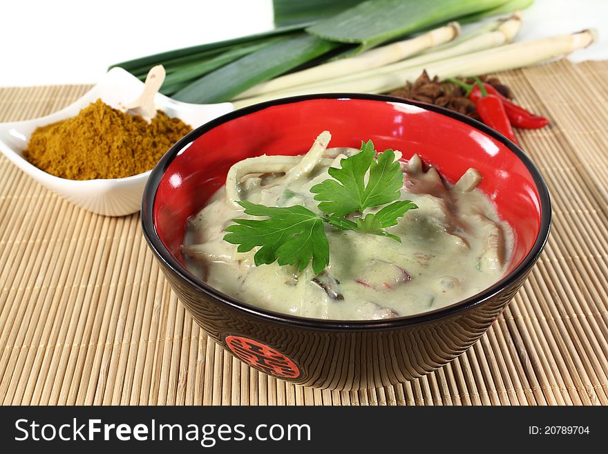 Green curry with vegetables and wild rice