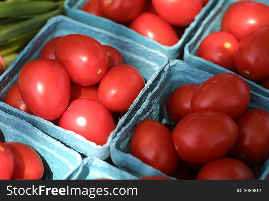 Image of fresh tomatoes displayed at a farmer's market