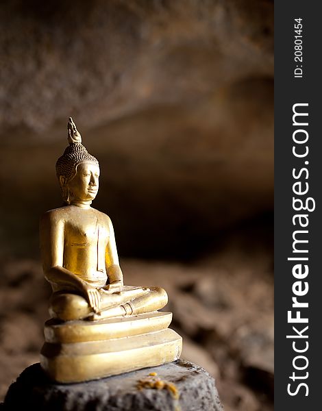 The statue gold Buddha costs in a cave of monks