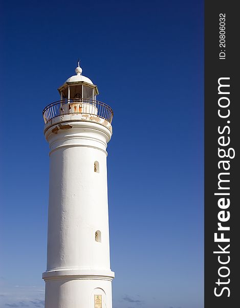 The Kiama lighthouse, situated on the round apex of Blowhole Point.