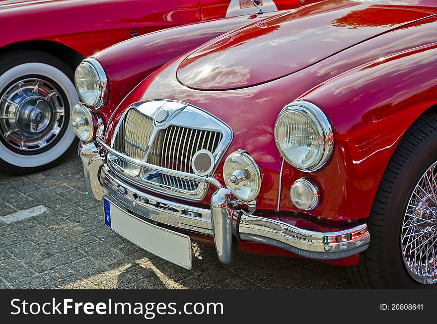 Belling engines, gleaming chrome, sparkling varnish: the fifth Oldenburg old-timer city Grand Prix. Belling engines, gleaming chrome, sparkling varnish: the fifth Oldenburg old-timer city Grand Prix