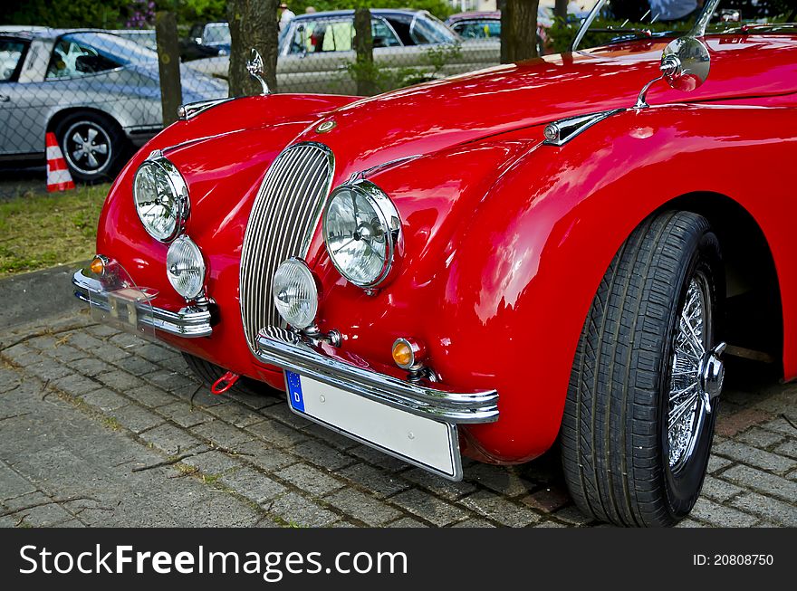 Belling engines, gleaming chrome, sparkling varnish: the fifth Oldenburg old-timer city Grand Prix. Belling engines, gleaming chrome, sparkling varnish: the fifth Oldenburg old-timer city Grand Prix