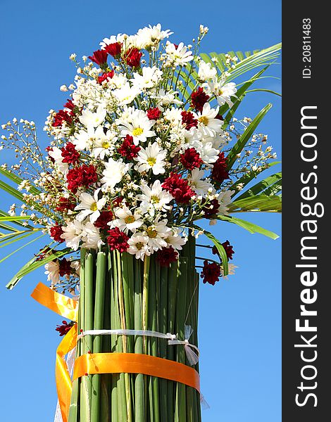 A picture of Thai style outdoor ornamental flowers decoration