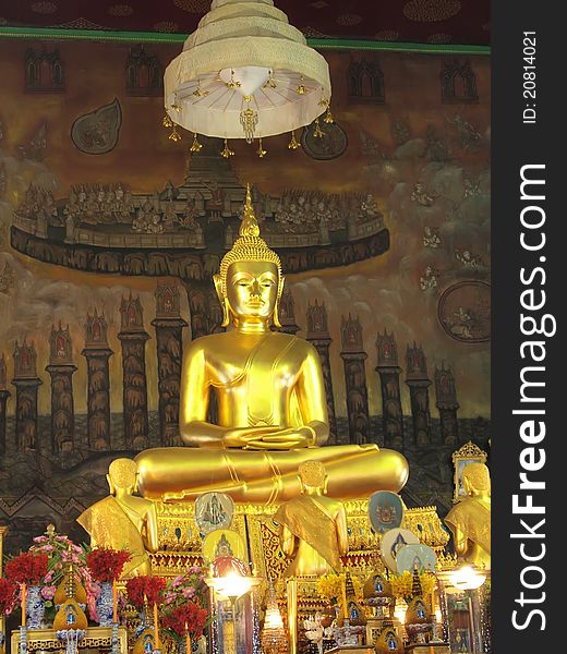 The Big golden Buddha Statue at Wat Rakhang is a Buddhist temple in Bangkok, Thailand. ( ROYAL WAT : Second Class ). The Big golden Buddha Statue at Wat Rakhang is a Buddhist temple in Bangkok, Thailand. ( ROYAL WAT : Second Class )