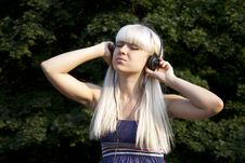 Adult Girl Listening To The Music Royalty Free Stock Photography Adult Girl Listening To The Music Royalty Free Stock Photography