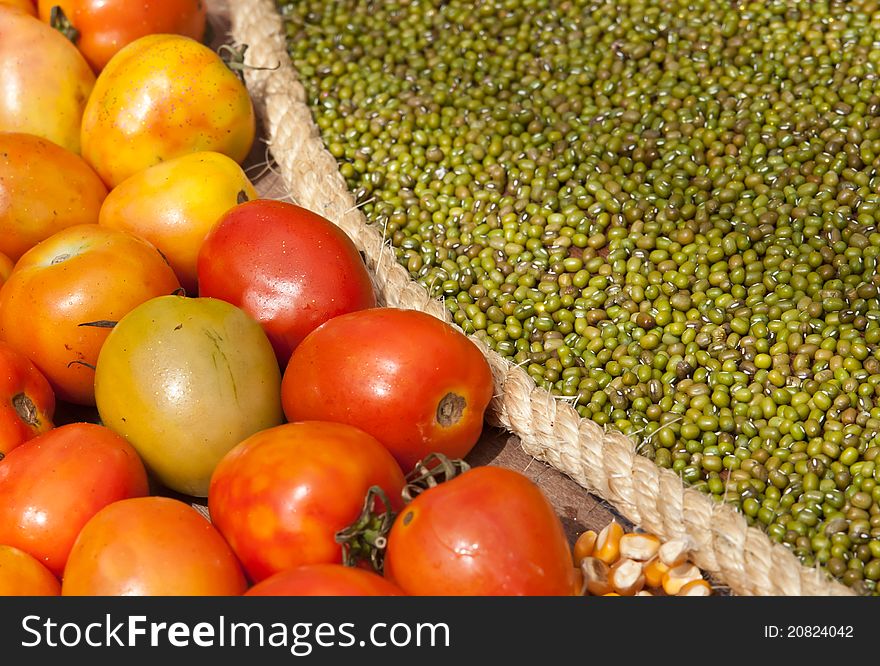 Dried cereal seeds and fruits