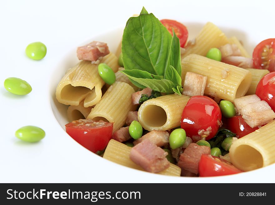 Smoked honey ham Rigatoni with Edamame peas, cherry tomatoes, decorating with basil.