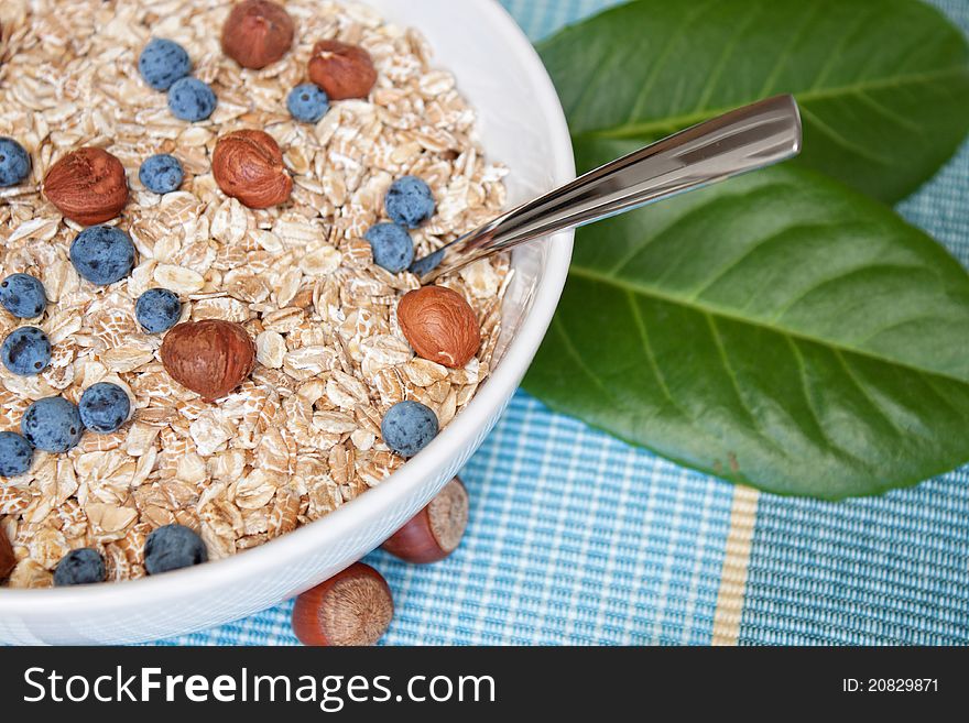 Oat nuts with blueberries