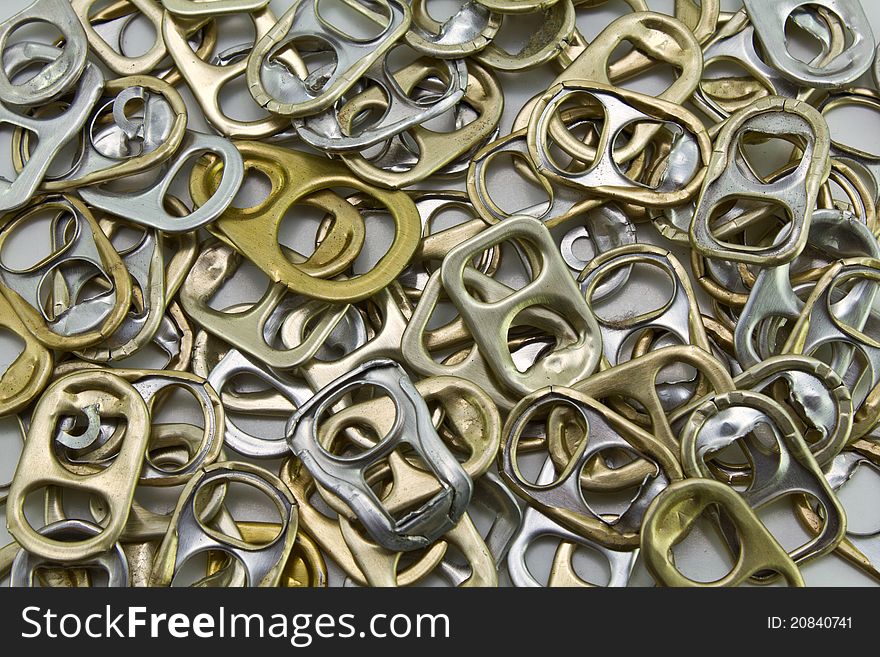 Metal ring pulls aluminum cans