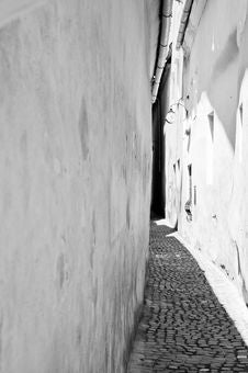Black And White Image Of A Narrow Old Alley Royalty Free Stock Images