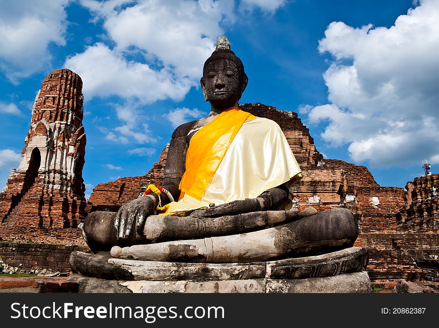 Ayutthaya is located about 150 kilometers from Bangkok is widely traveling by car for 1 hour. Ayutthaya is located about 150 kilometers from Bangkok is widely traveling by car for 1 hour.