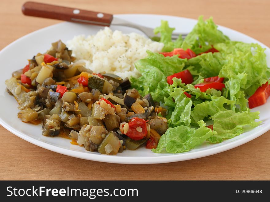 Boiled rice with vegetables and salad