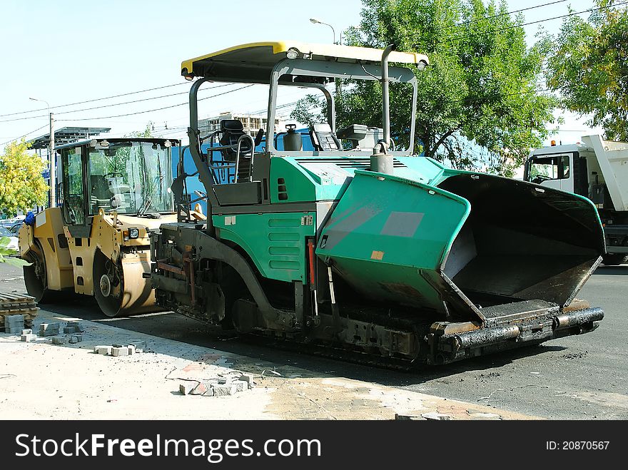 Asphalt compactor and asphalt machine parked. Asphalt compactor and asphalt machine parked.