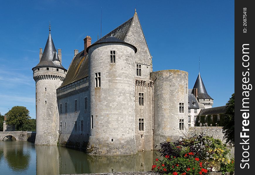 Renaissance castle in France in the Loiret. Renaissance castle in France in the Loiret.