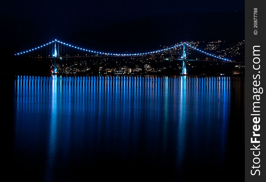 Vancouver bridge at night, seen from Stanley Park. Vancouver bridge at night, seen from Stanley Park.