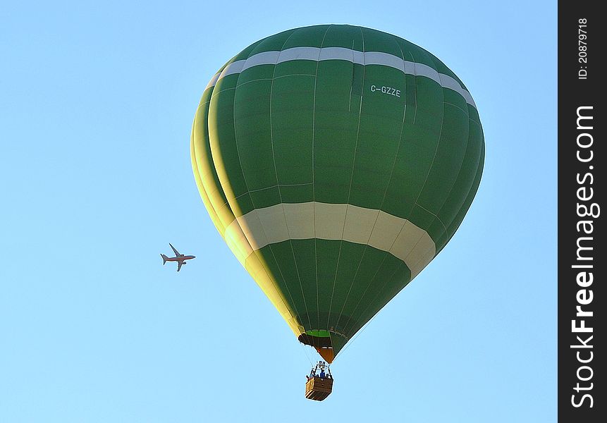An image of a hot air balloon